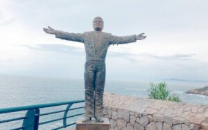 Estatua-de-Juan-Gabriel-en-Acapulco-esta-desaparecida-1-1024x640